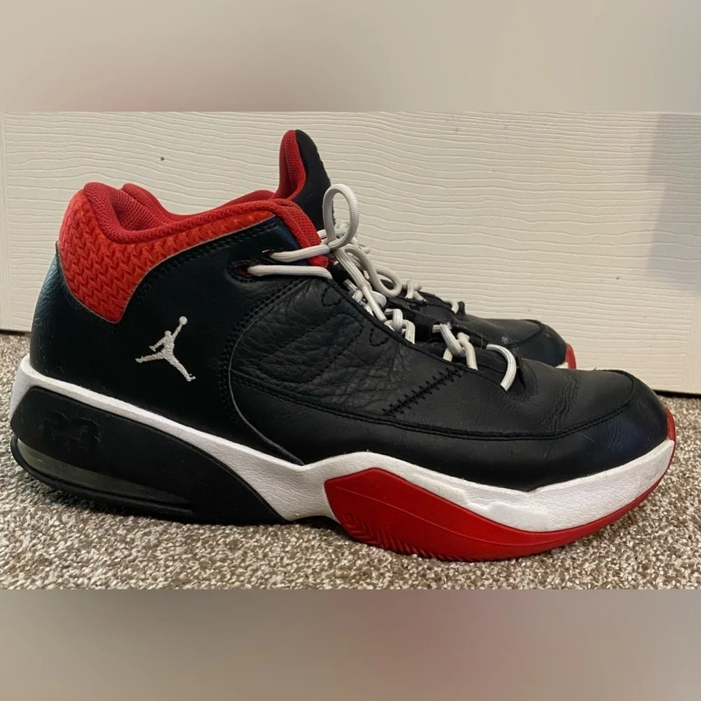 Jordan Max Aura 3 Bred Size 11.5 University Red Nike Air CZ4167-006